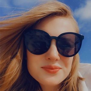 Meet your Posher, Claire